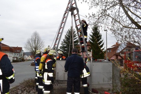 Übung Feuerwehr Tiefenrettung (2)