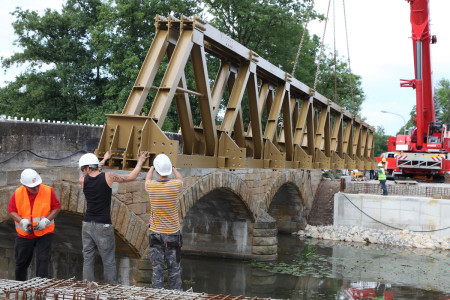 Aufbau Behelfsbrücke Baunach 2014 (2)
