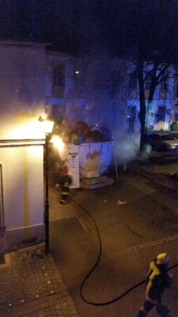 aufkleber am hinteren schutzblech des fahrrades