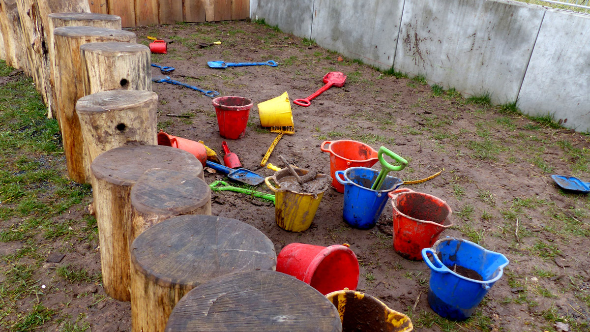 Kinderinsel hat jetzt eigene Matschecke Holz wurde